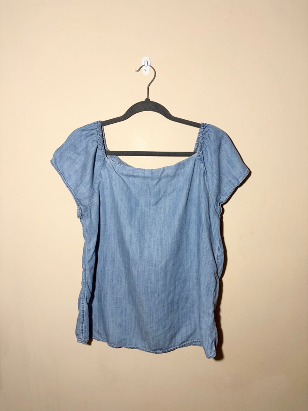 Banana Republic Light Blue Women’s Denim Medium Chambray Peasant Top